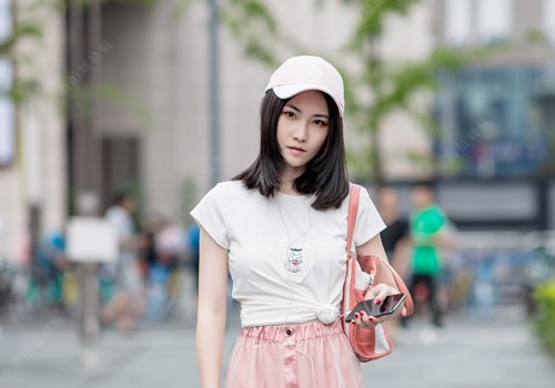 今年女生三七分齐肩发烫内扣淑女又时髦 女生最新中发设计