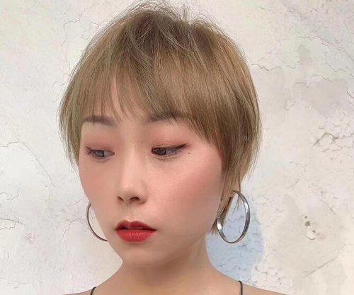 40岁女士露耳沙宣短发新造型上线 职场中年女士气场十足的短发设计