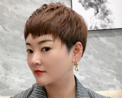 40岁女士露耳沙宣短发新造型上线 职场中年女士气场十足的短发设计
