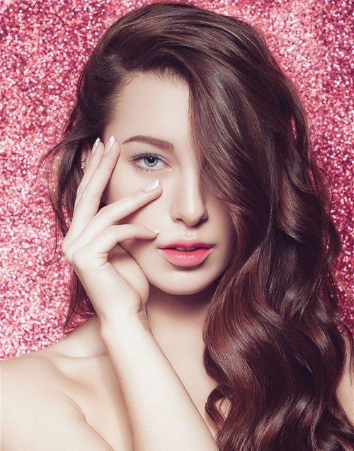 今年四方长脸女生别在把刘海剪短了 热点长刘海卷发让你更美腻