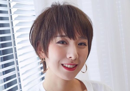 女生包包头以全新面貌卷土重来 不受年龄限制的包包头更吸睛