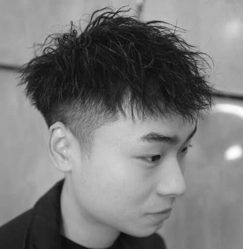 男生流行两边剃掉短发发型 不同年龄的男生适合不同的剃两边短发