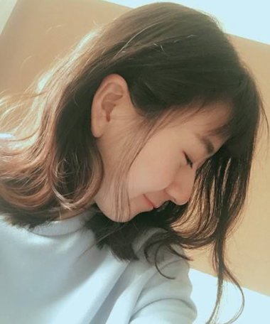 发型对于一个人的形象来说确实非常重要 最潮女生发型这样梳