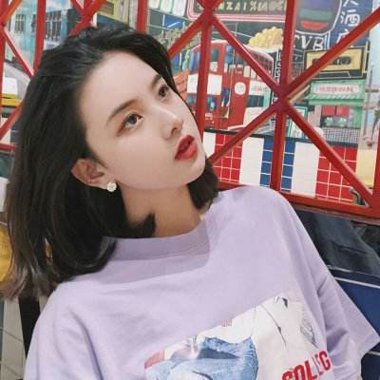 发型对于一个人的形象来说确实非常重要 最潮女生发型这样梳