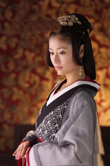 古代圆髻盘发 最简单的女子盘发