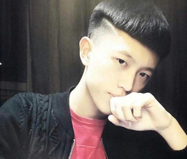 牌牌琦两边两天线发型 男生个性wifi发型