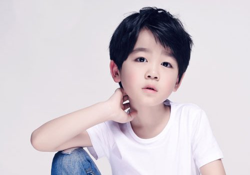 孩子9岁了什么样的发型更适合 三年级小男孩发型如何梳有图片