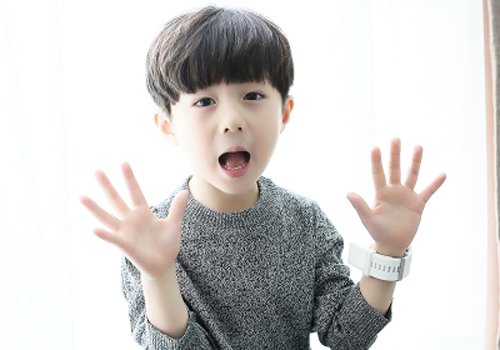 孩子9岁了什么样的发型更适合 三年级小男孩发型如何梳有图片
