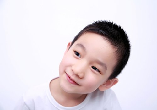 孩子9岁了什么样的发型更适合 三年级小男孩发型如何梳有图片
