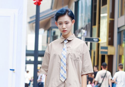 女生中性剃鬓角短发好打理吗 看看非主流女生最潮短发就知道了