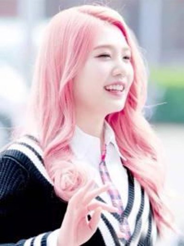 浅粉色头发显皮肤黑吗 小麦肤色适合的粉色头发