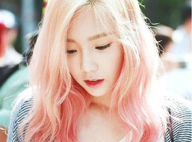 浅粉色头发显皮肤黑吗 小麦肤色适合的粉色头发