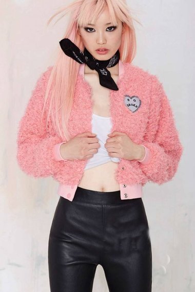 浅粉色头发显皮肤黑吗 小麦肤色适合的粉色头发