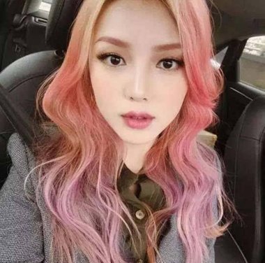 浅粉色头发显皮肤黑吗 小麦肤色适合的粉色头发