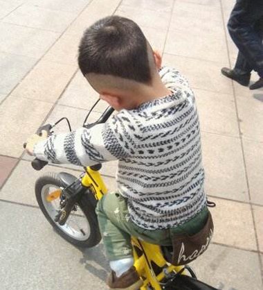 小男孩心形发型图片 小孩剪心形发型图片