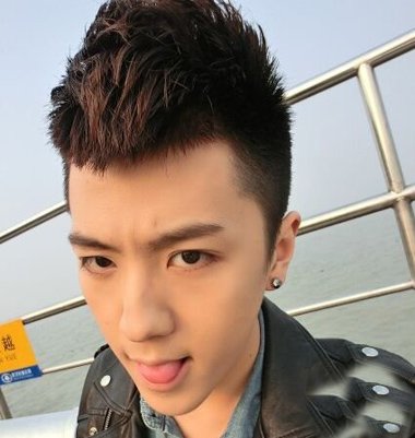 男生短发桃心刘海 精剪桃心短刘海发型