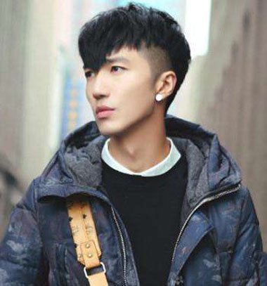 小眼睛两边铲青发型男 男士两边铲青发型图