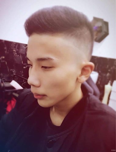 小眼睛两边铲青发型男 男士两边铲青发型图
