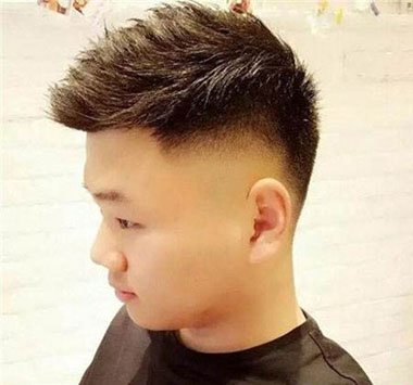 小眼睛两边铲青发型男 男士两边铲青发型图