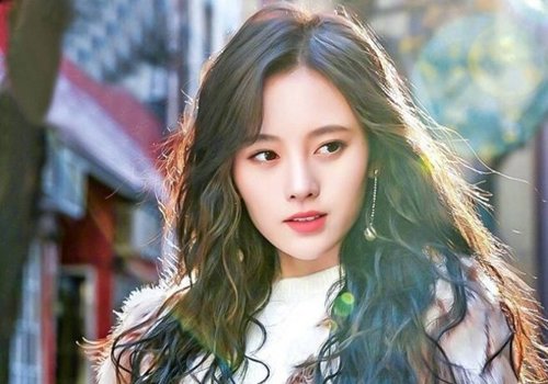 脸窄女生更适合烫卷发 偏分一下扩宽脸型比例打造高颜值美女