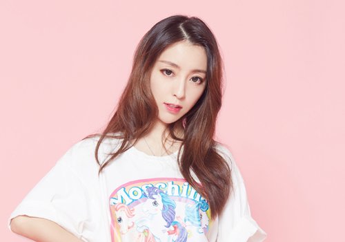 脸窄女生更适合烫卷发 偏分一下扩宽脸型比例打造高颜值美女