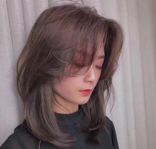 2023女生荷叶头烫发时尚不显老 40+女士最火中发设计