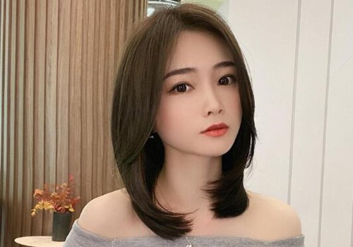 2023女生荷叶头烫发时尚不显老 40+女士最火中发设计