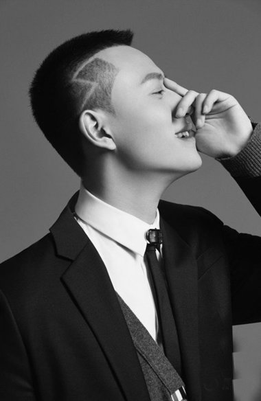 男生头发帅气线条 寸头刻痕线条多宽