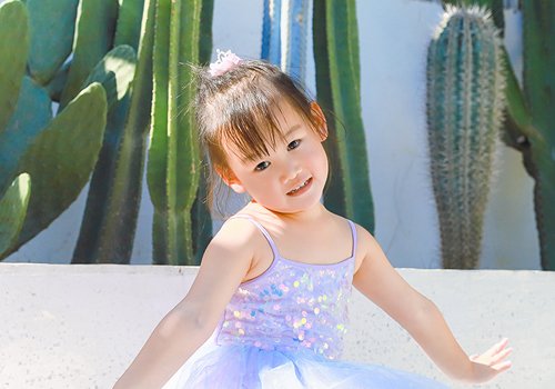 女孩夏季俏皮可爱丸子头推荐 今年长发女孩必梳的简单时尚盘发发型