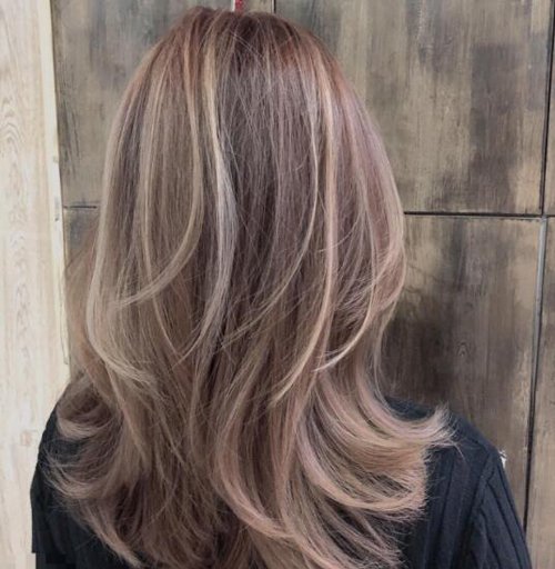 中年女士冬季染粉棕色头发优雅显年轻 40+女士流行染发不挑人