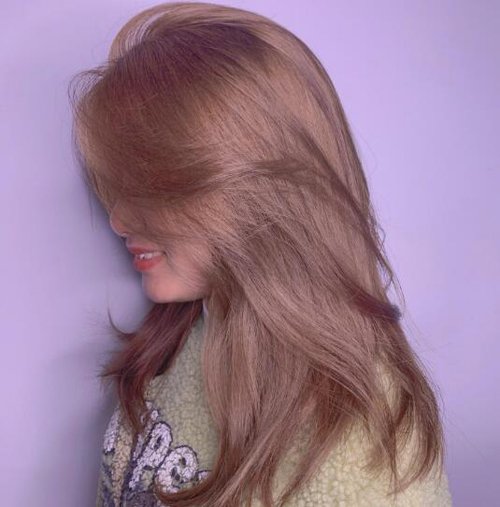 中年女士冬季染粉棕色头发优雅显年轻 40+女士流行染发不挑人