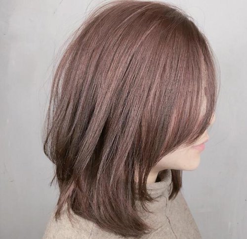 中年女士冬季染粉棕色头发优雅显年轻 40+女士流行染发不挑人