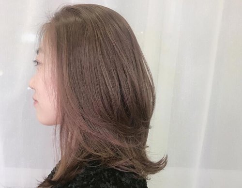中年女士冬季染粉棕色头发优雅显年轻 40+女士流行染发不挑人