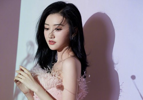 2023黑发要火,慈善夜中国女星尽黑发出席,能减龄的发型又多一倍