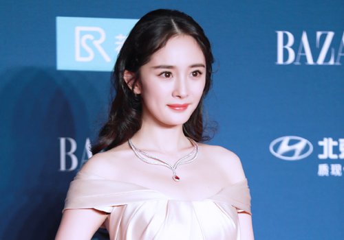 2023黑发要火,慈善夜中国女星尽黑发出席,能减龄的发型又多一倍