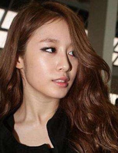 咖啡色头发适合年龄 咖啡棕色头发明显吗