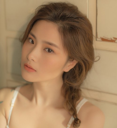 ��ŮС���±෢����Ů���� �ֲе�Ů��holdס�ı෢���