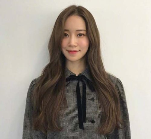 今年韩国女生热点中长卷发top6 打算玩转韩范儿轻熟时尚的你借鉴下