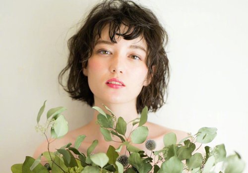 不用放大镜就能找到小卷烫发的亮点 烫小卷发型图片的女生美赞了