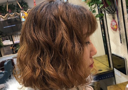 不用放大镜就能找到小卷烫发的亮点 烫小卷发型图片的女生美赞了