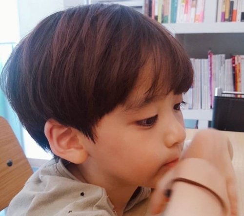 21年五岁男孩最新刘海短发设计 韩式男童短发安利打造最萌小正太