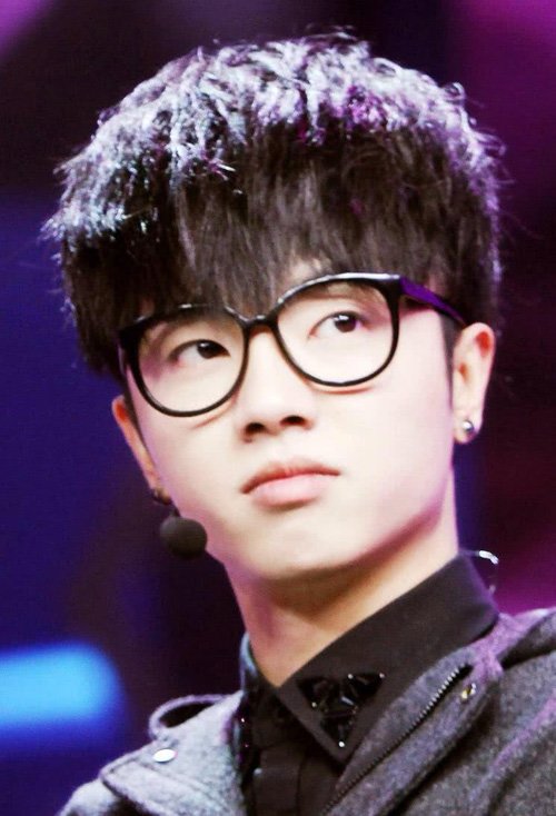 圆脸男生剃短发发型图片 走向帅酷潮流的短发大全