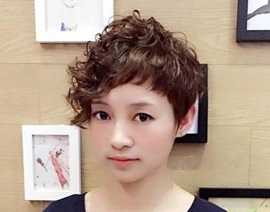 全头烫短发型图片欣赏 全头烫发型图片2023最新款