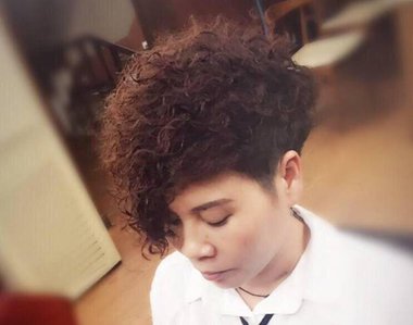 全头烫短发型图片欣赏 全头烫发型图片2023最新款