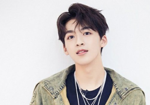 不用自己动手找个适合的发型一点不难 男生怎么梳潮流发型出傻瓜教程