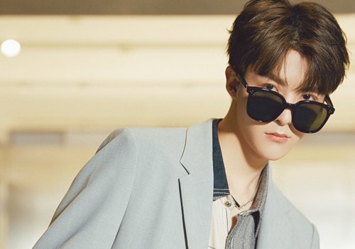 高高瘦瘦的男生梳露耳短发清爽活力 95后男生最火刘海短发推荐