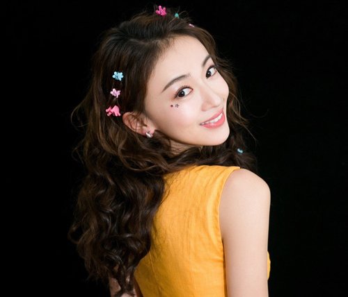 βڻ񣬶뷢͵ںϣŮд