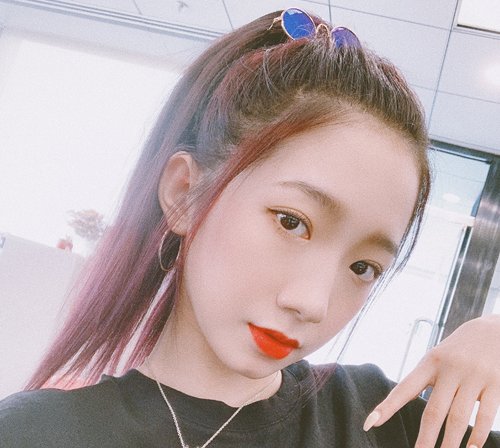βڻ񣬶뷢͵ںϣŮд