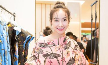 宋茜丸子头露高发际线 宋茜发际线头发多