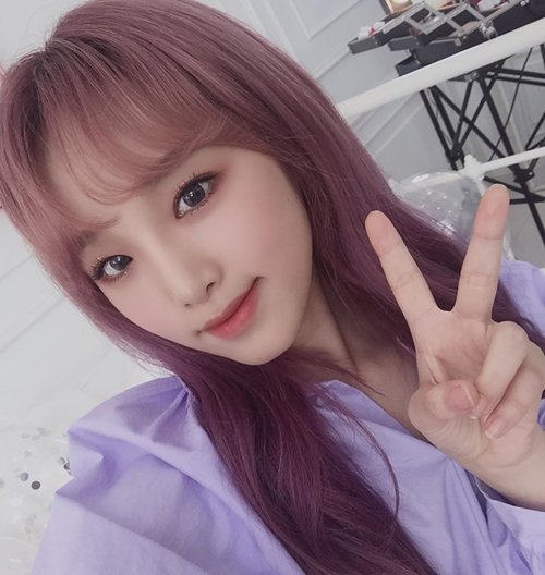 2023韩国女生流行什么烫发 大额头女生韩式空气刘海长卷发look